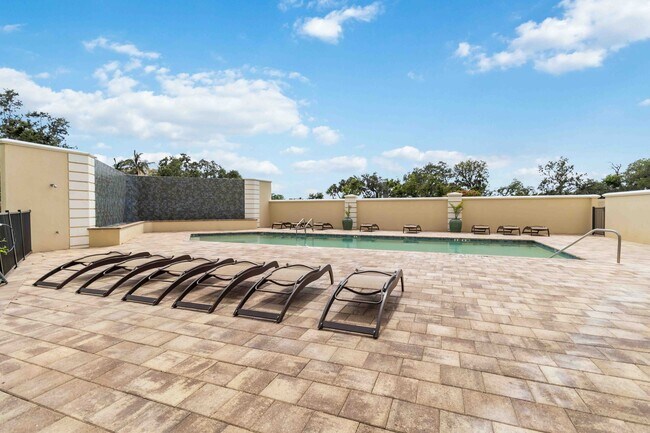 Building Photo - 501 Haben Blvd