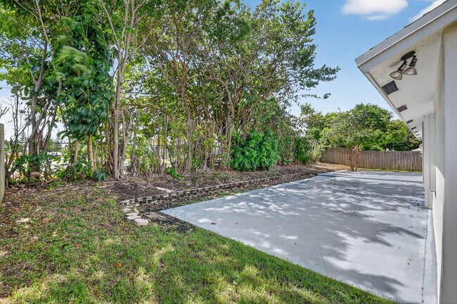 Building Photo - 1002 Julia Heights Dr