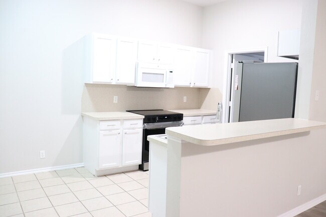 Building Photo - 1215 Eastgate Dr
