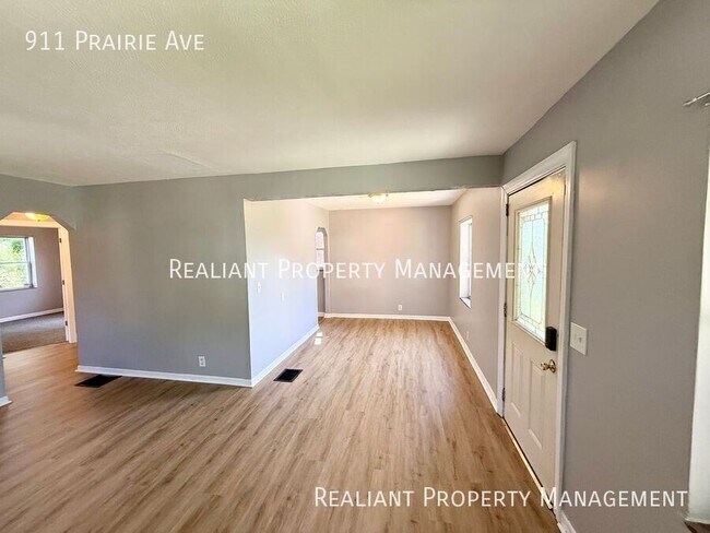 Building Photo - 911 Prairie Ave