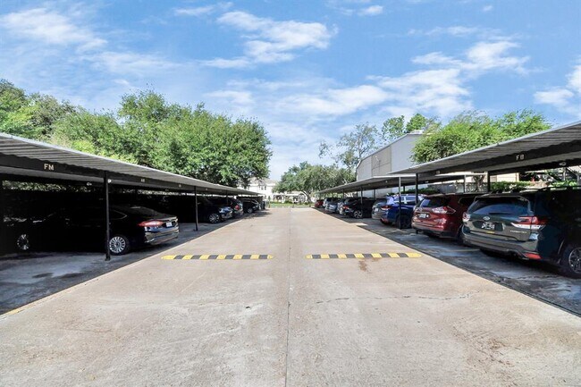 Building Photo - 5711 Sugar Hill Dr