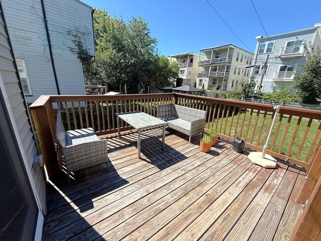 Building Photo - Modern Comfort Meets City Living – Stunnin...