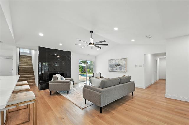 Building Photo - 7021 Thornwood Dr