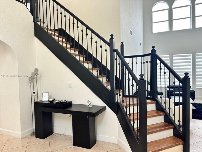 Building Photo - 10873 NW 71st St