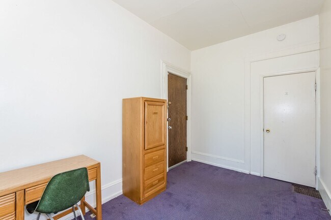 Building Photo - Twin Oaks