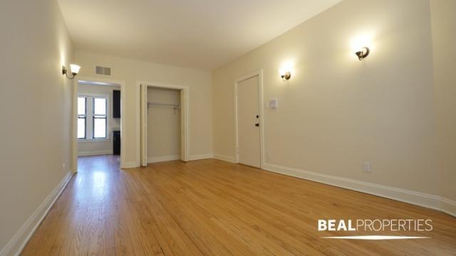 Building Photo - 1 bedroom in CHICAGO IL 60613