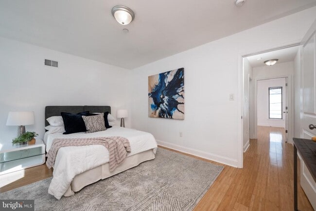 Building Photo - 2102 Berges St