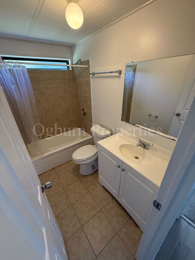 Building Photo - 4905 La Crest Ct