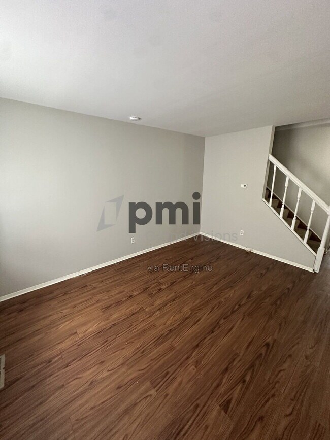 Building Photo - 1624 University Dr