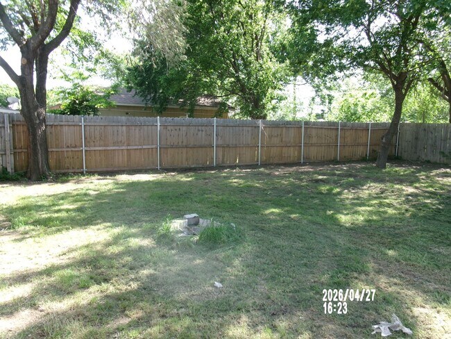 Building Photo - 106 N Elk Dr