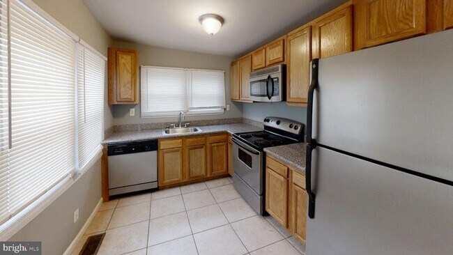 Building Photo - 35 Mill St