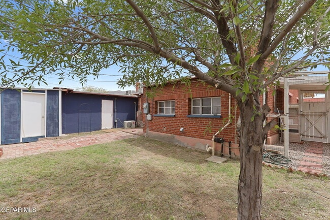 Building Photo - 325 Vista Hill Dr