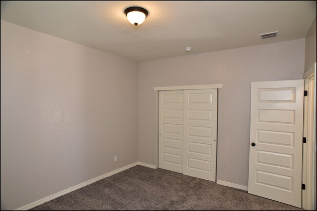 Building Photo - 10617 Hidden Palm Pl