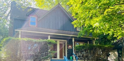 Building Photo - 536 Detroit St