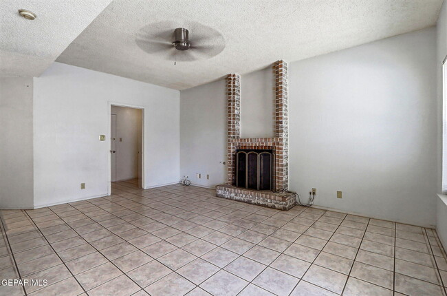 Building Photo - 7765 Dianjou Dr