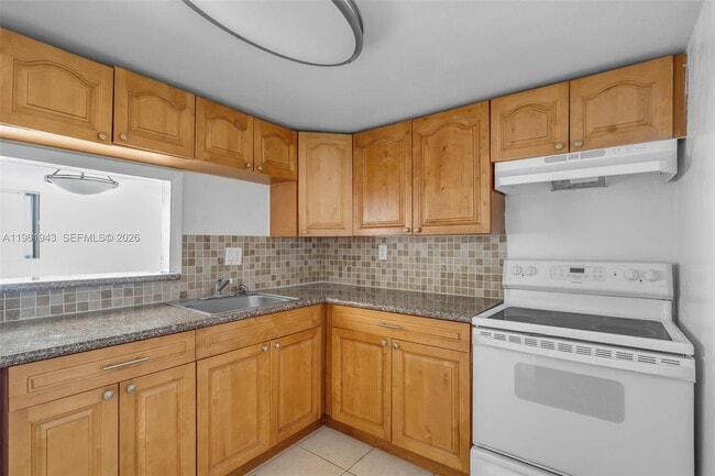 Building Photo - 9001 SW 77th Ave