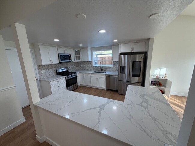 Building Photo - Updated and Modern 3BD/2BA Single Family Home Near Andrew Christensen Middle School in Livermore!