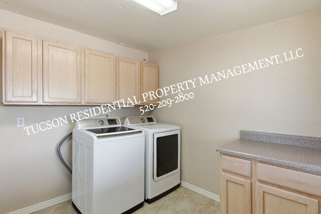 Building Photo - 9712 E Nicaragua Pl