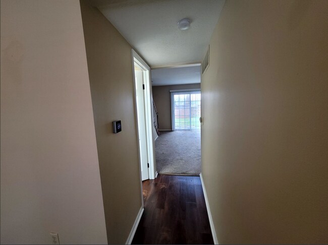 Building Photo - 2 bed 2.5 bath Townhouse condo in Butler Township