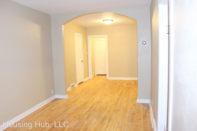 Building Photo - 940 3rd St E