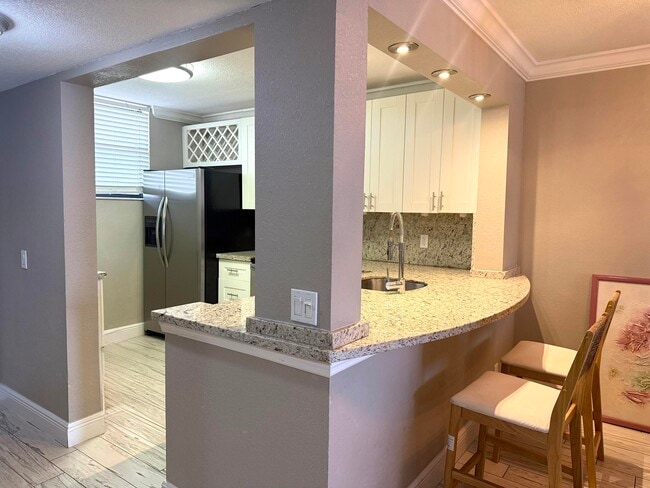 Building Photo - 111 Lake Emerald Dr