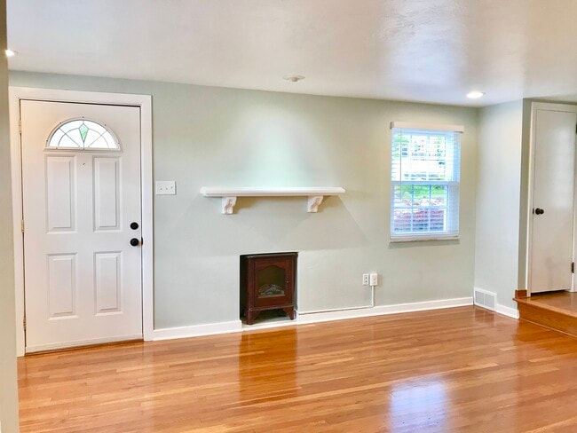 Building Photo - 400 Duquesne Dr