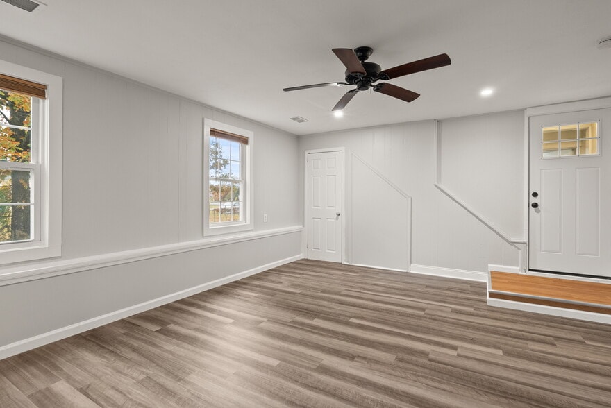 Building Photo - 6578 Edsall Rd