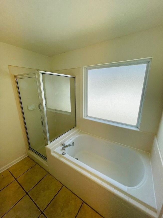 Building Photo - GLEN AT GOLDEN EAGLE