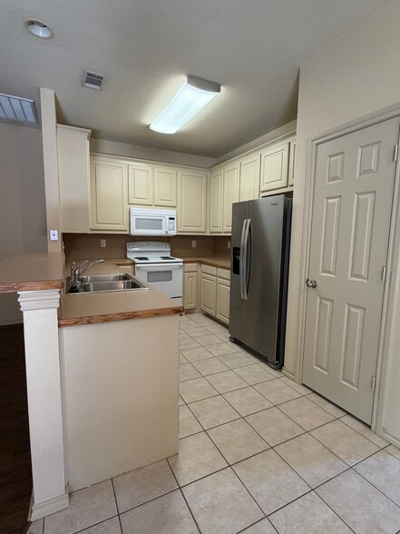 Building Photo - 5801 Swords Dr
