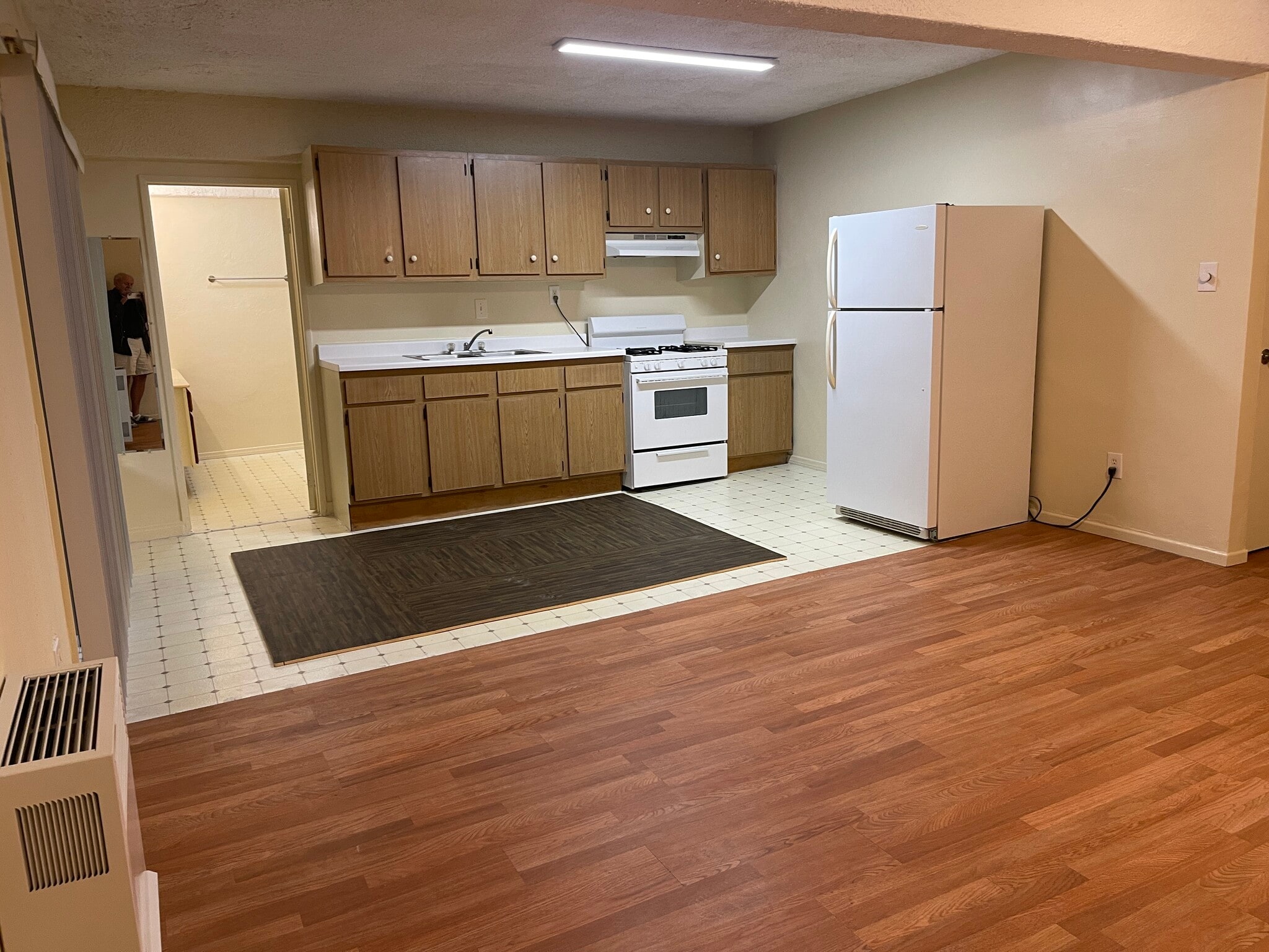 Kitchen - 11324 Biona Dr