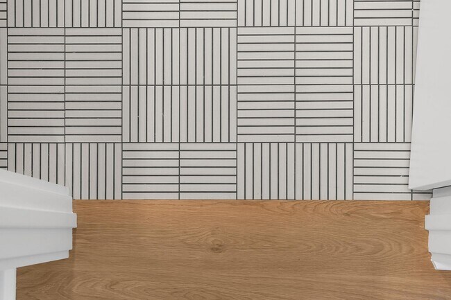 Building Photo - 516 River Rd