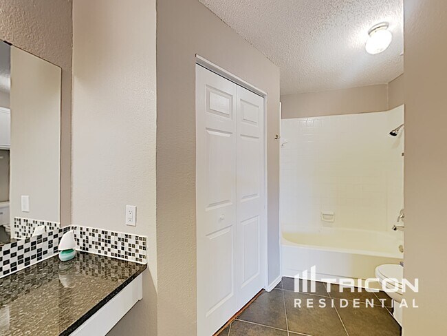 Building Photo - 6701 Silver Sage Dr