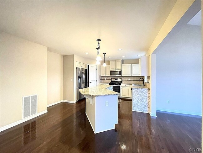 Building Photo - 113 Weeping Willow Way