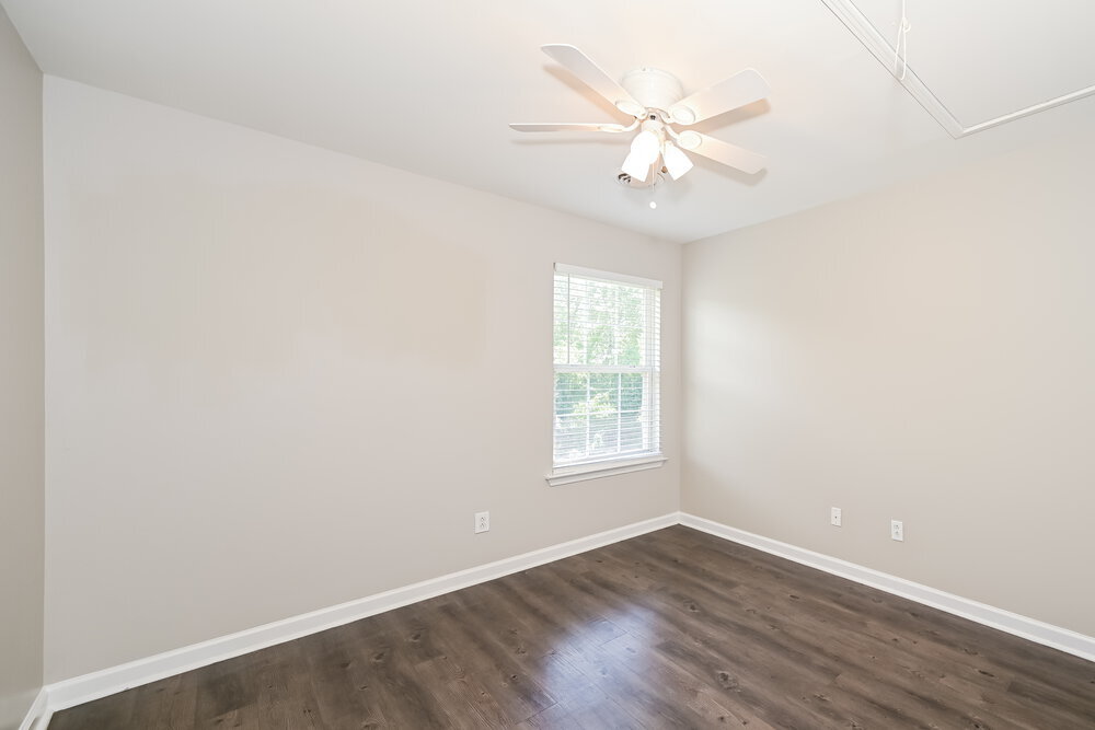 Building Photo - 1594 Laurel Ledge Dr