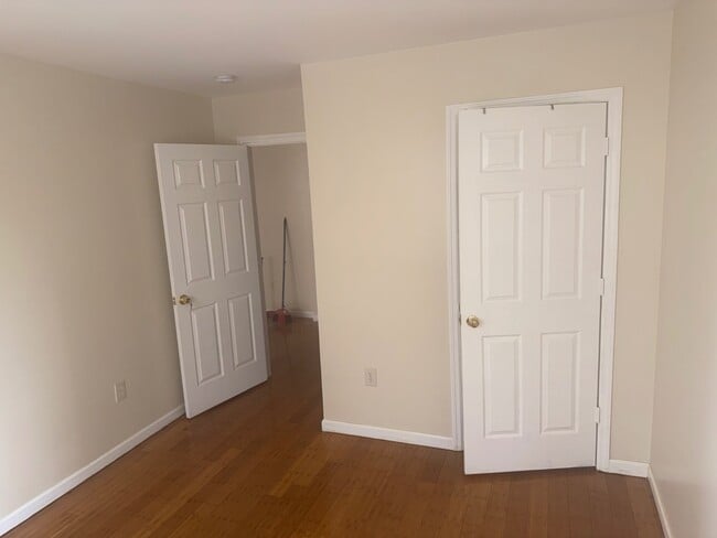 Building Photo - XX48 Olinville Ave