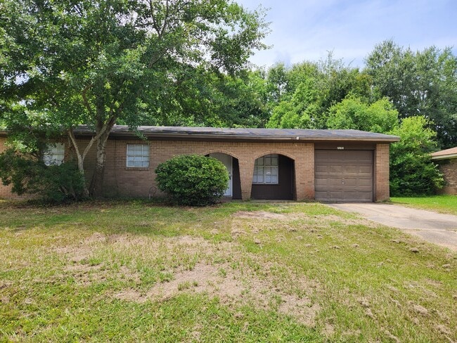 Primary Photo - 2131 Woodside Dr