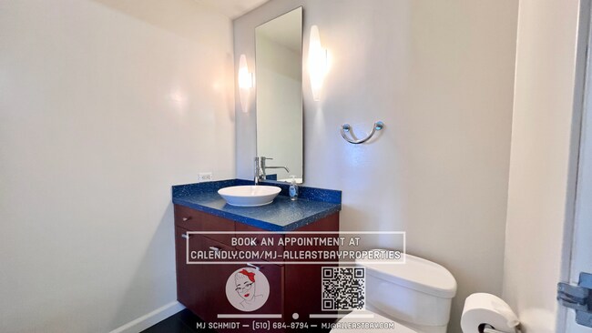 Building Photo - Contemporary condo on the 10th floor inclu...