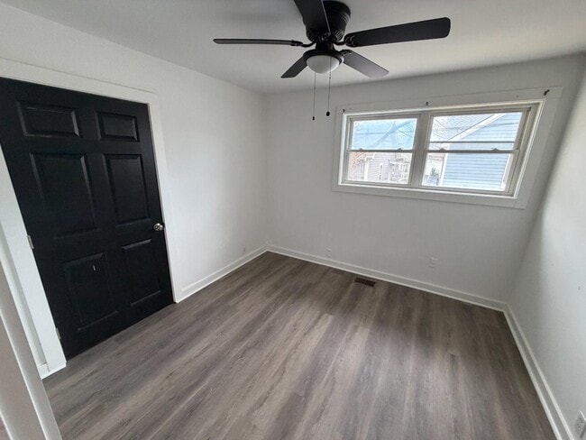 Building Photo - 749 Mt Hope St