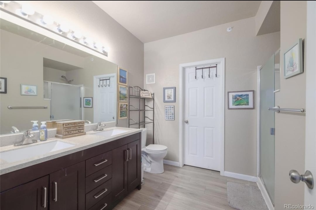 Main bathroom - 8707 E Florida Ave