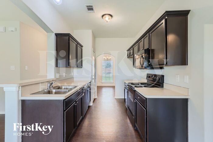 Building Photo - 260 Meadowcrest Dr