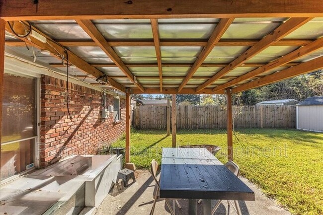 Building Photo - 11403 Largo Dr