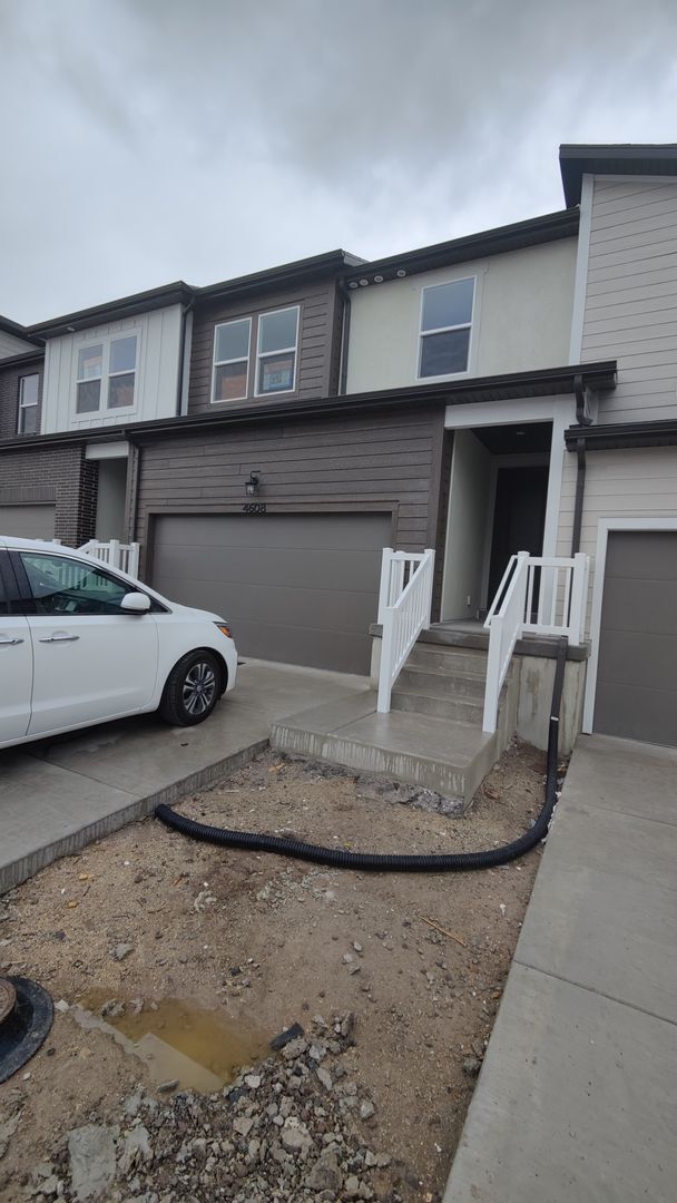 Primary Photo - 4 Bed Town Home for Rent in Riverton