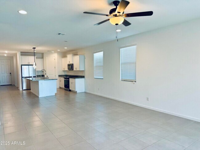 Building Photo - 12647 W Country Club Trail