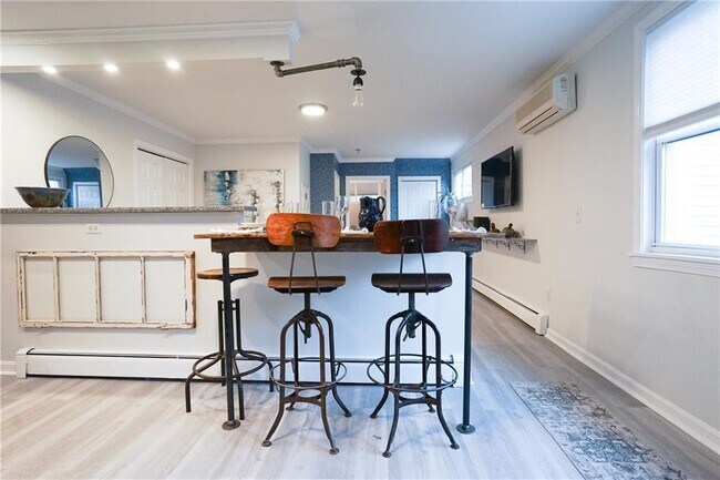 Building Photo - 603 Thames St