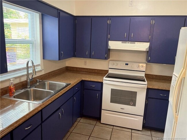 Building Photo - 2172 NE Pelican Terrace