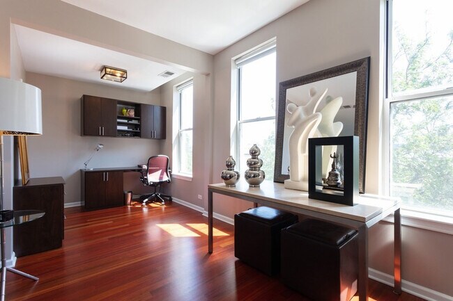 Building Photo - 1530 N Throop St