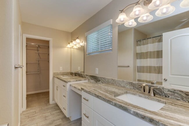 Building Photo - Beautiful Home For Rent in Ocean View!