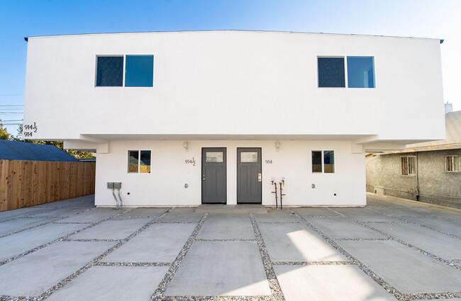 Building Photo - 912 56th St