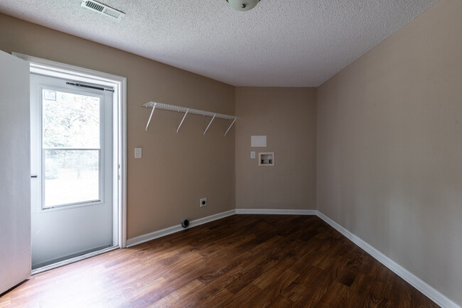 Building Photo - 2960 Tripp Ln