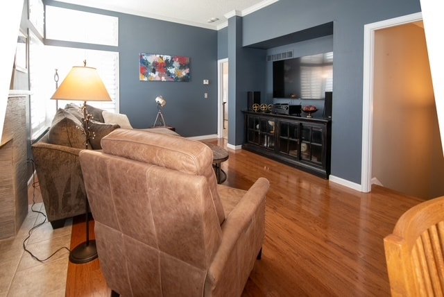 Main floor living room - 5555 E Briarwood Ave